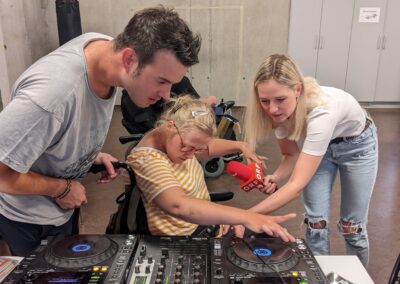 Firefly Club Allstars – DJ-Ausbildung für Menschen mit Behinderung